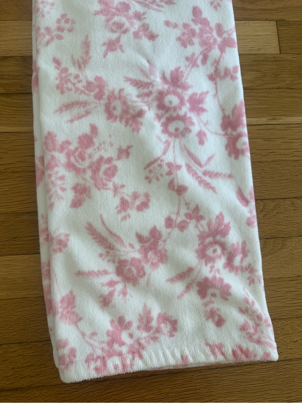Laura Ashley White & Toile Pink Floral 100% Cotton Bath Towel - Picture 3 of 5